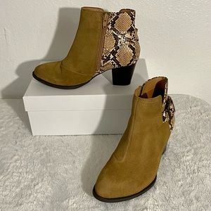 Vionic Naomi Suede Snake Print Ankle Boots Women’s Size 6 Water Resistant